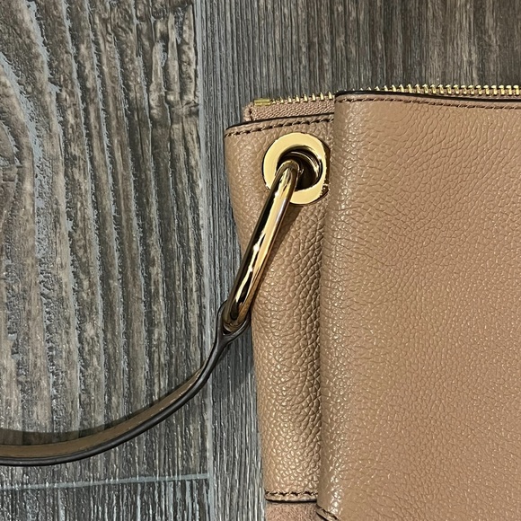 NWT Michael Kors Nicole Triple Compartment
Crossbody Bag, Beige Leather - Picture 8 of 16